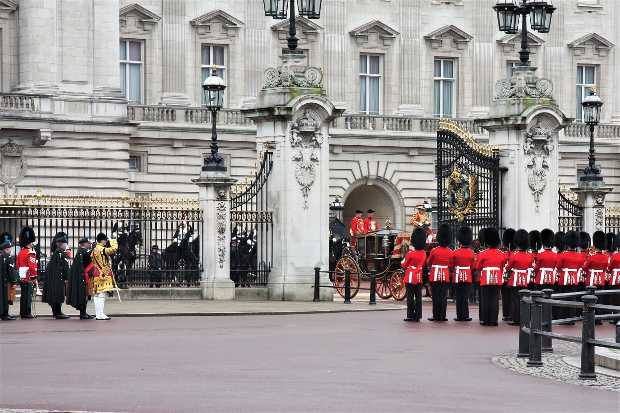 Buckingham_Palace_justforbooking